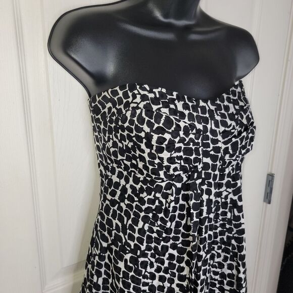 WHBM Strapless silk fit and flare mini dress size 0 - Picture 2 of 9